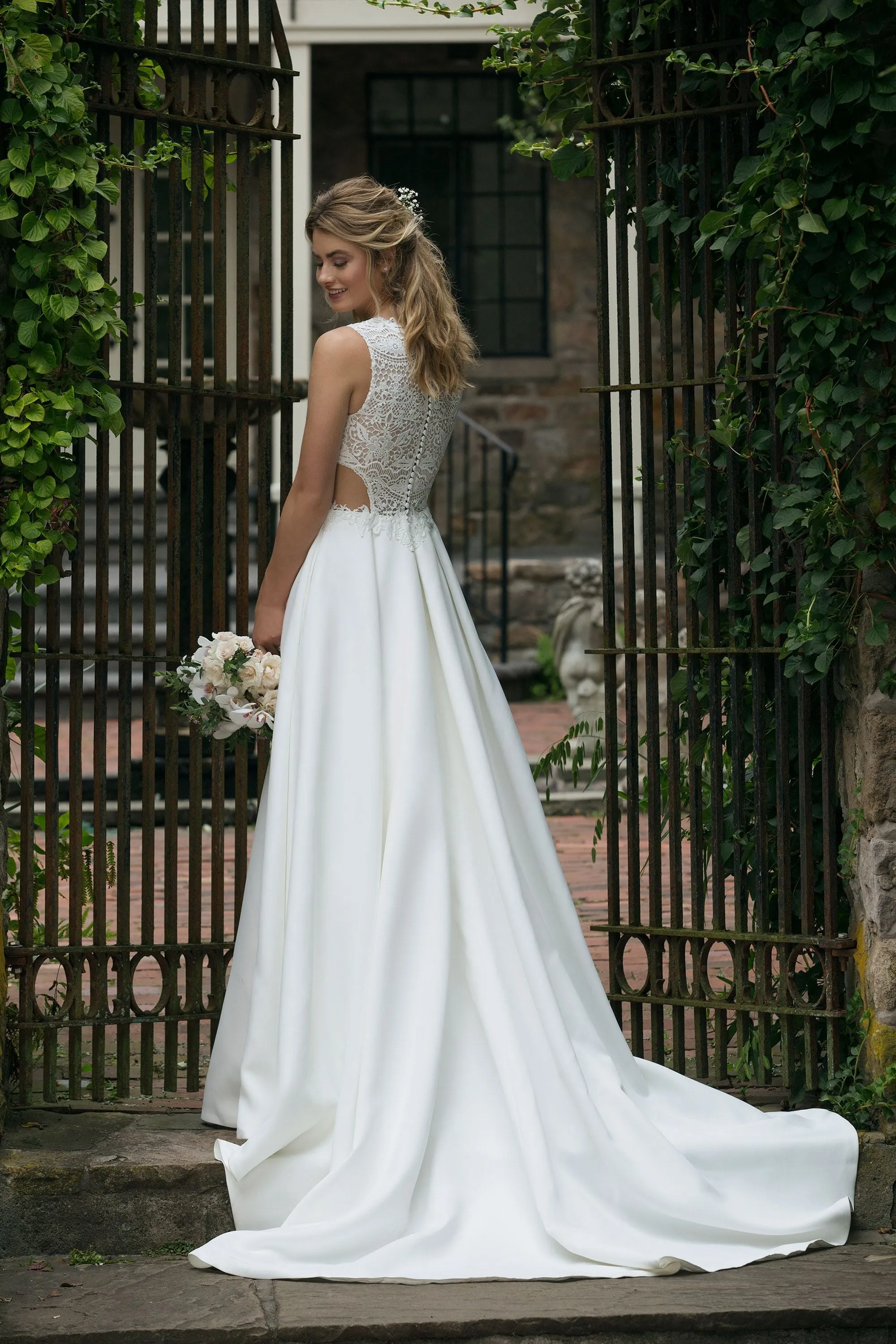 Clearance Price Justin Alexander Sincerity - 44044 Sample Gown  Dont Miss Out!