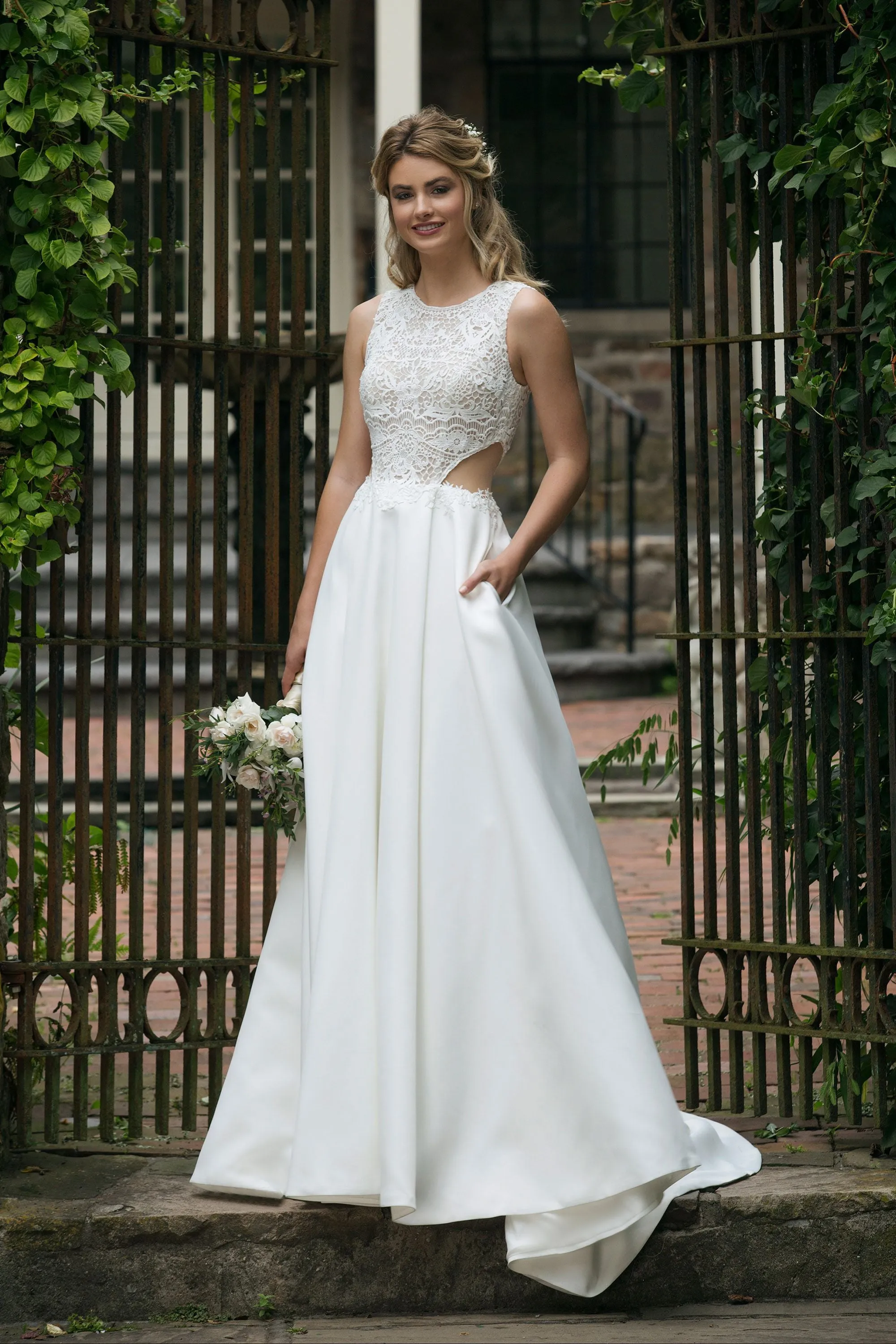 Clearance Price Justin Alexander Sincerity - 44044 Sample Gown  Dont Miss Out!