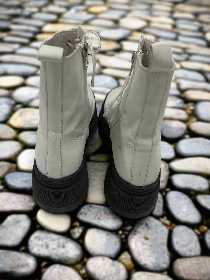Customer Favorite Womens Langport Boots, Size 40  Today Only!