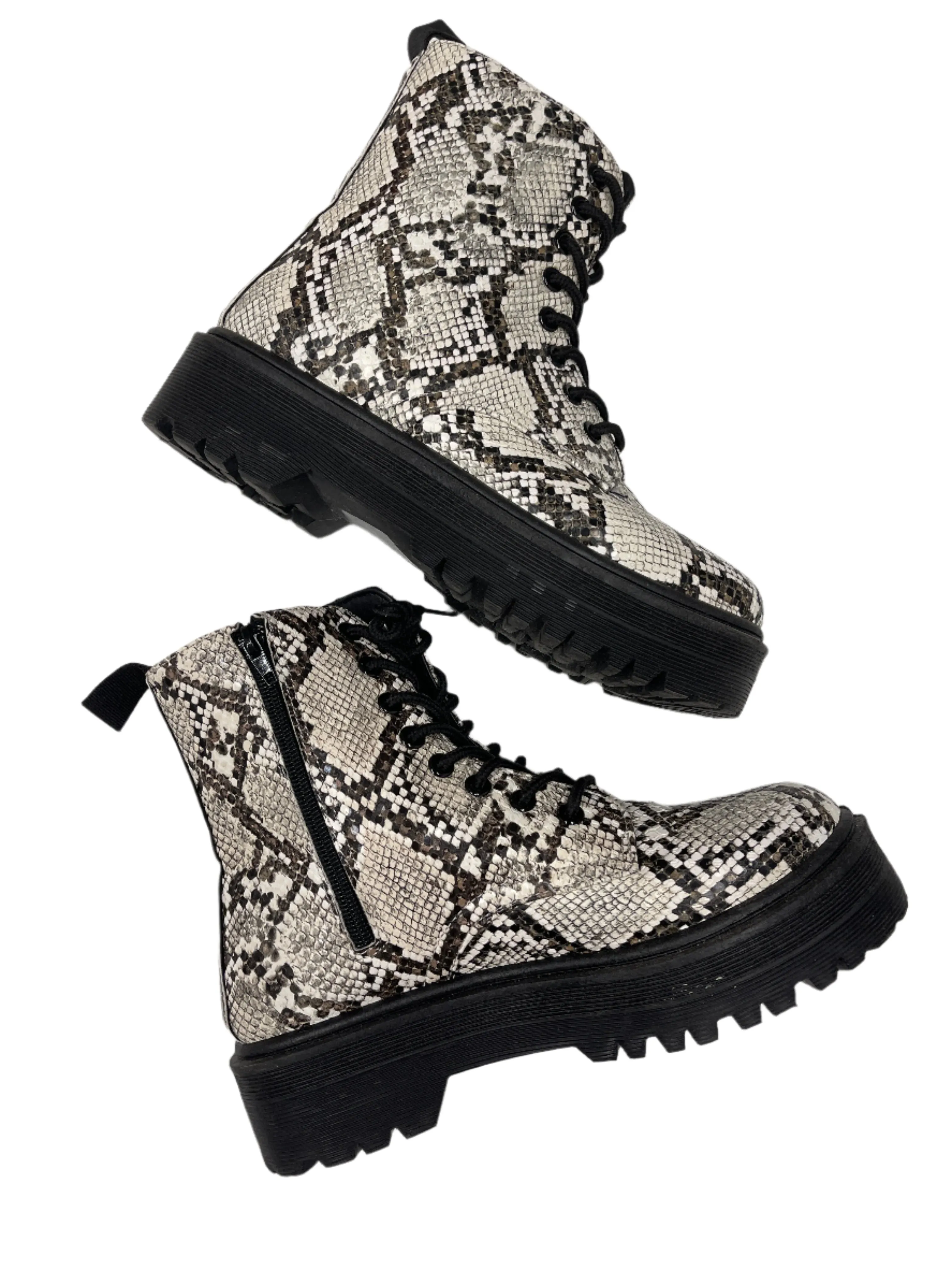 Exclusive Womens Qupid Ankle Boots, Size 7  Limited Release!