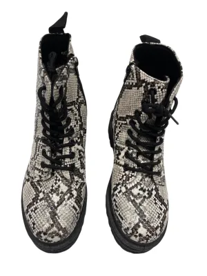 Exclusive Womens Qupid Ankle Boots, Size 7  Limited Release!