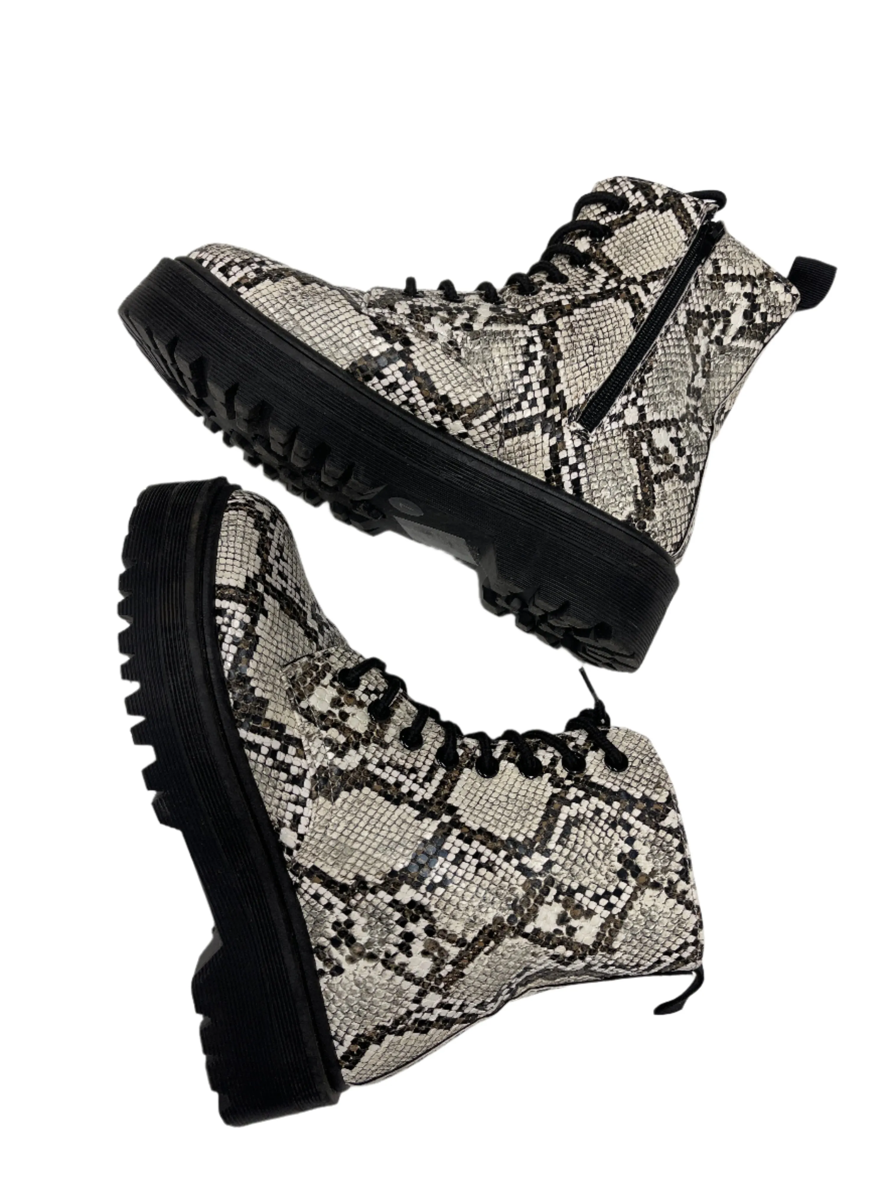 Exclusive Womens Qupid Ankle Boots, Size 7  Limited Release!