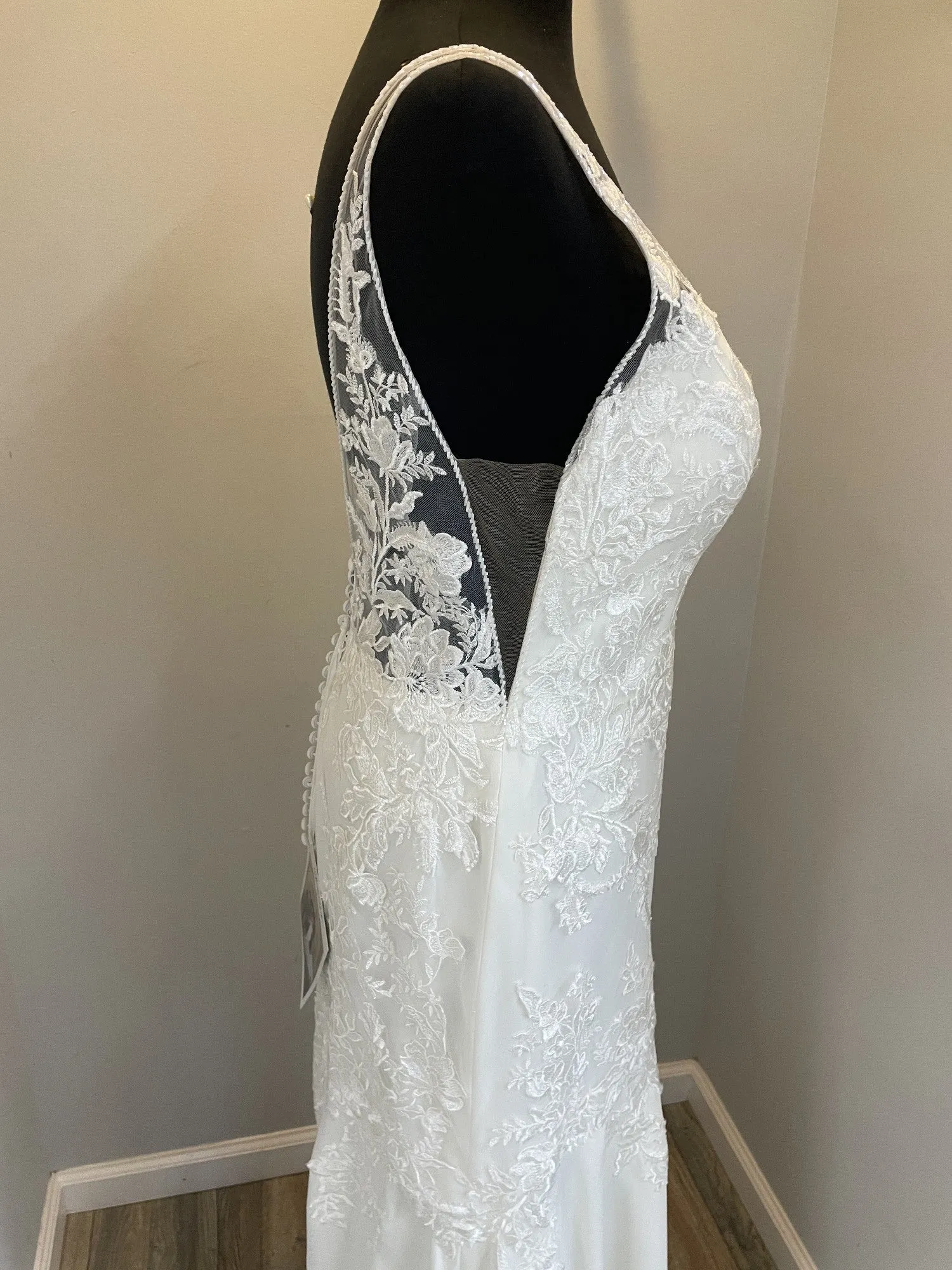 Insta-Worthy Stella York 7078 Sample Gown  Stylish & Comfortable