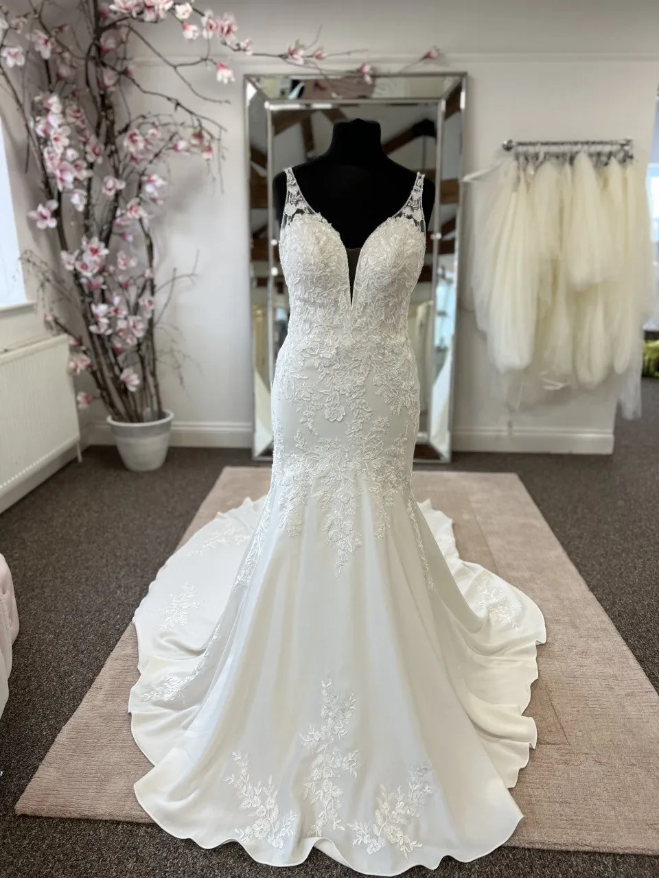 Insta-Worthy Stella York 7078 Sample Gown  Stylish & Comfortable