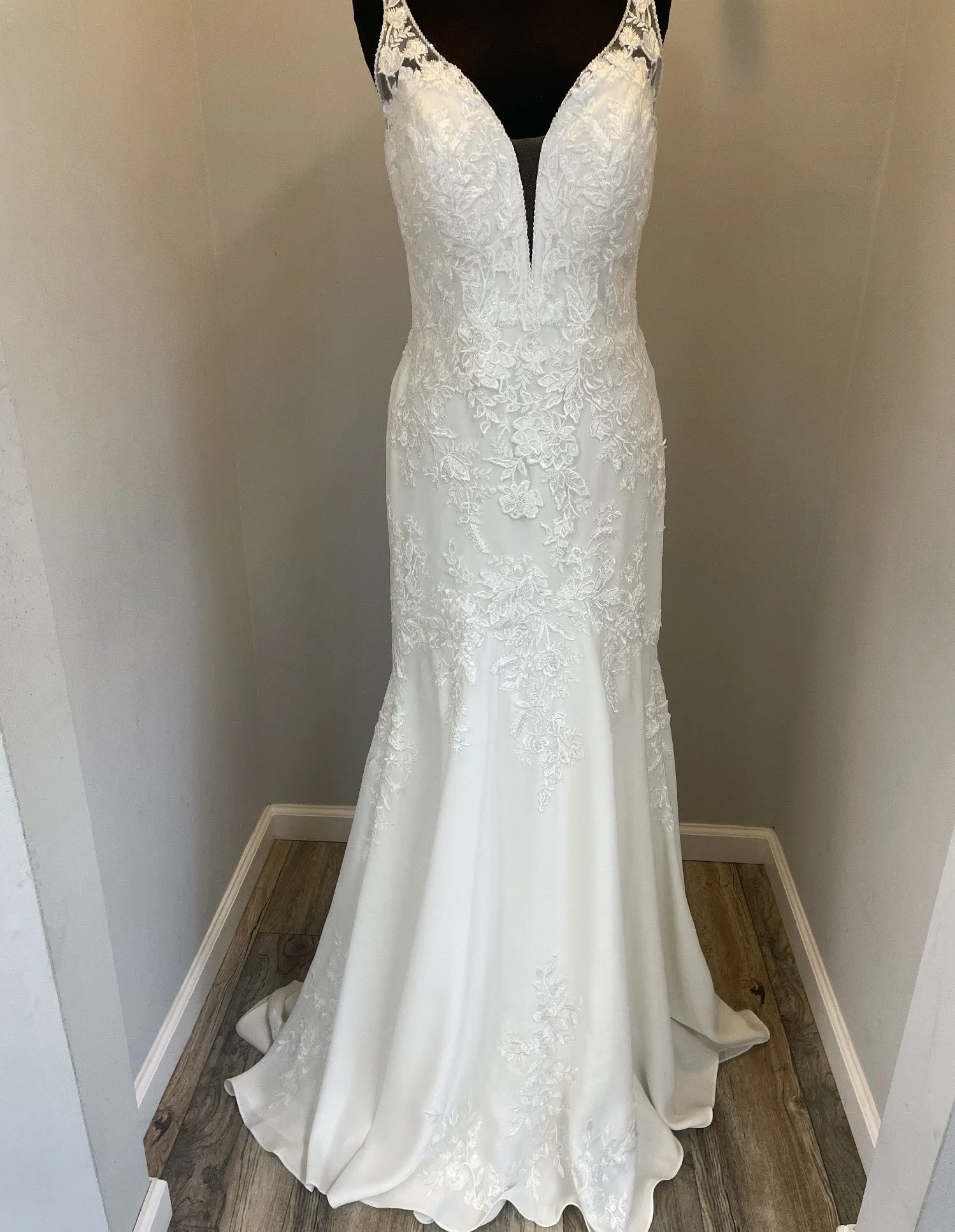 Insta-Worthy Stella York 7078 Sample Gown  Stylish & Comfortable
