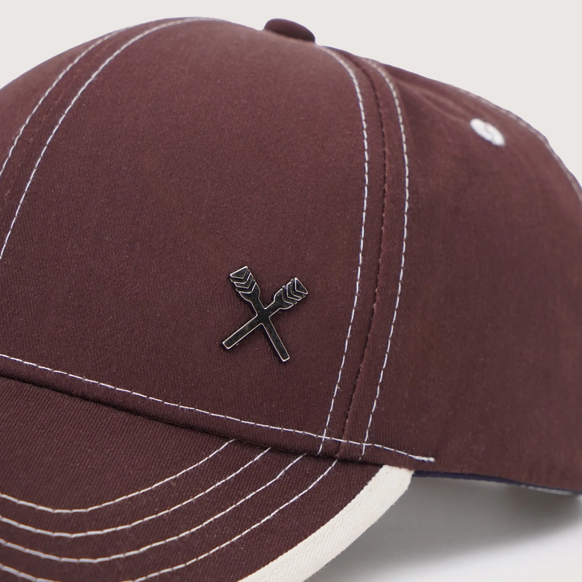 Regatta- Baseball Cap With Contrast Stitching And Visor Taping