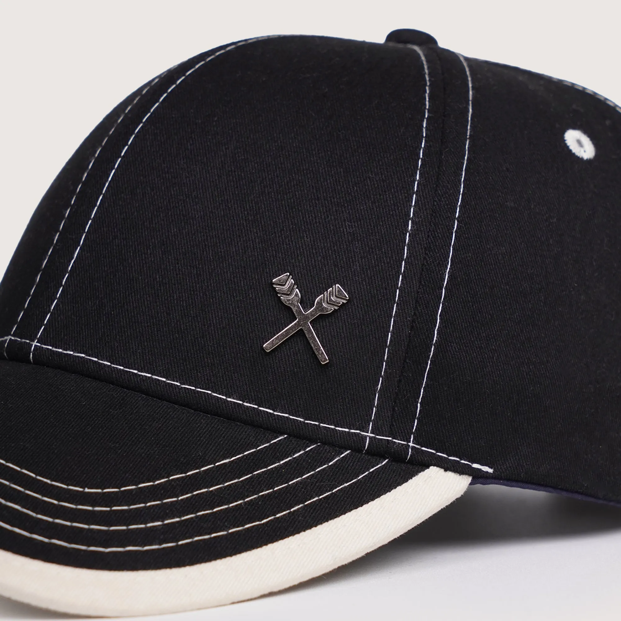 Regatta- Baseball Cap With Contrast Stitching And Visor Taping