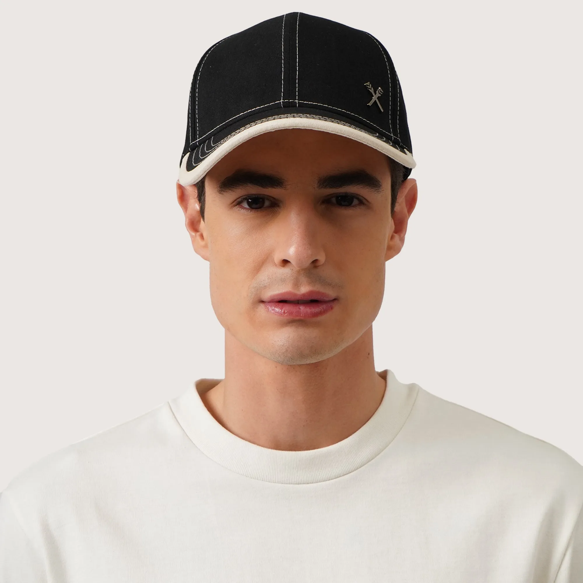 Regatta- Baseball Cap With Contrast Stitching And Visor Taping