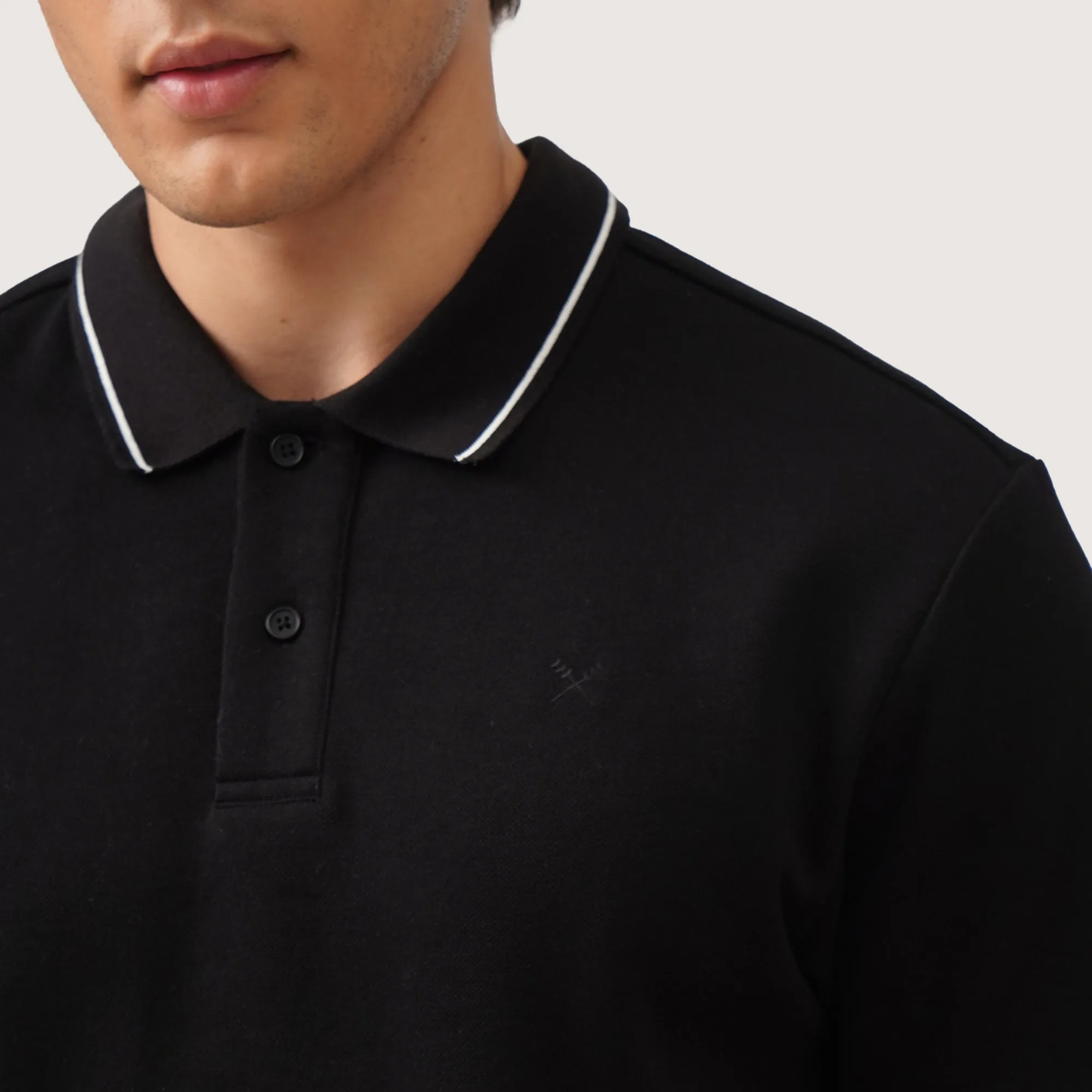 Regatta- Regular Fit Polo Shirt With Contrast Tipping Detail In Honeycomb Pique
