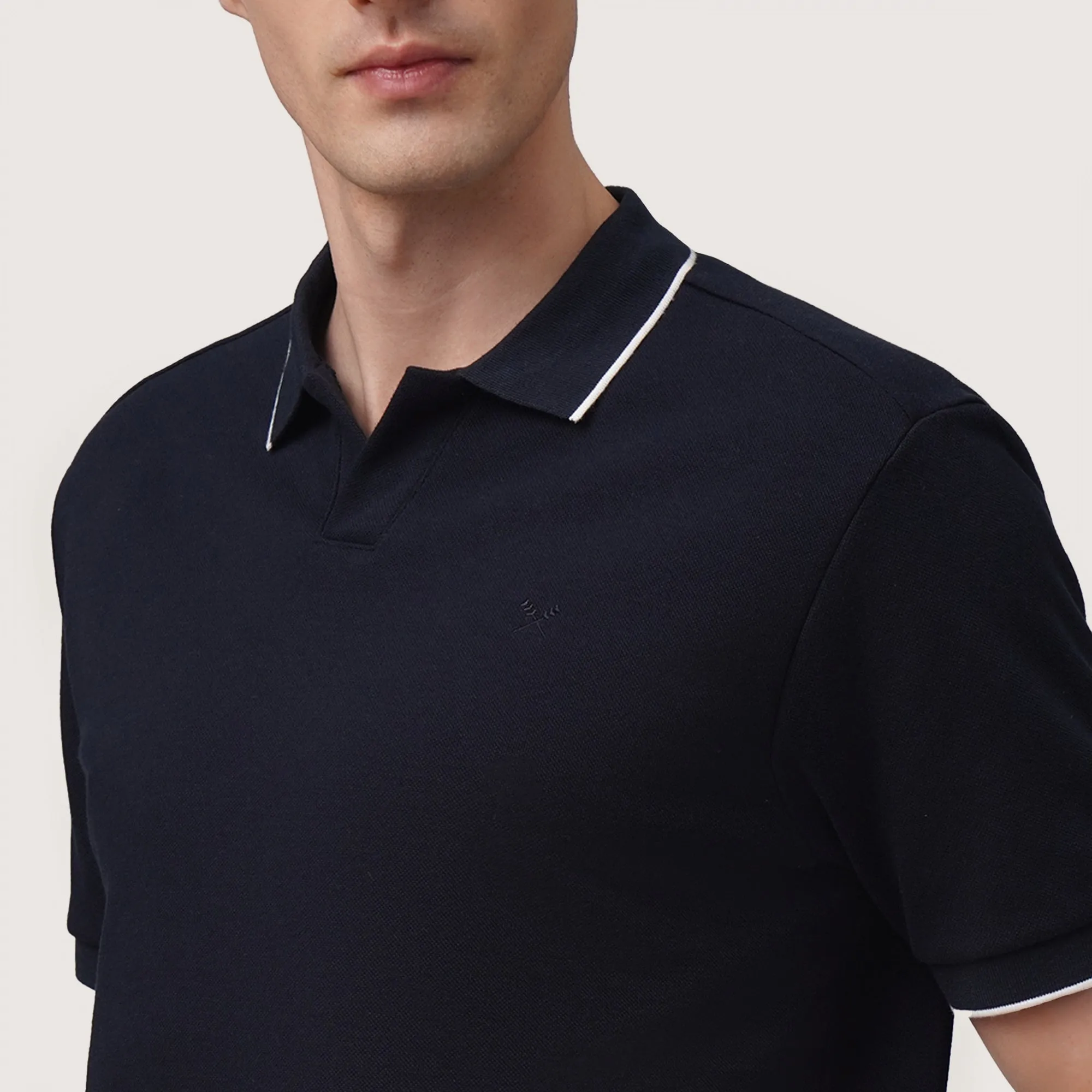 Regatta- Regular Fit V- Placket Polo Shirt With Tipping