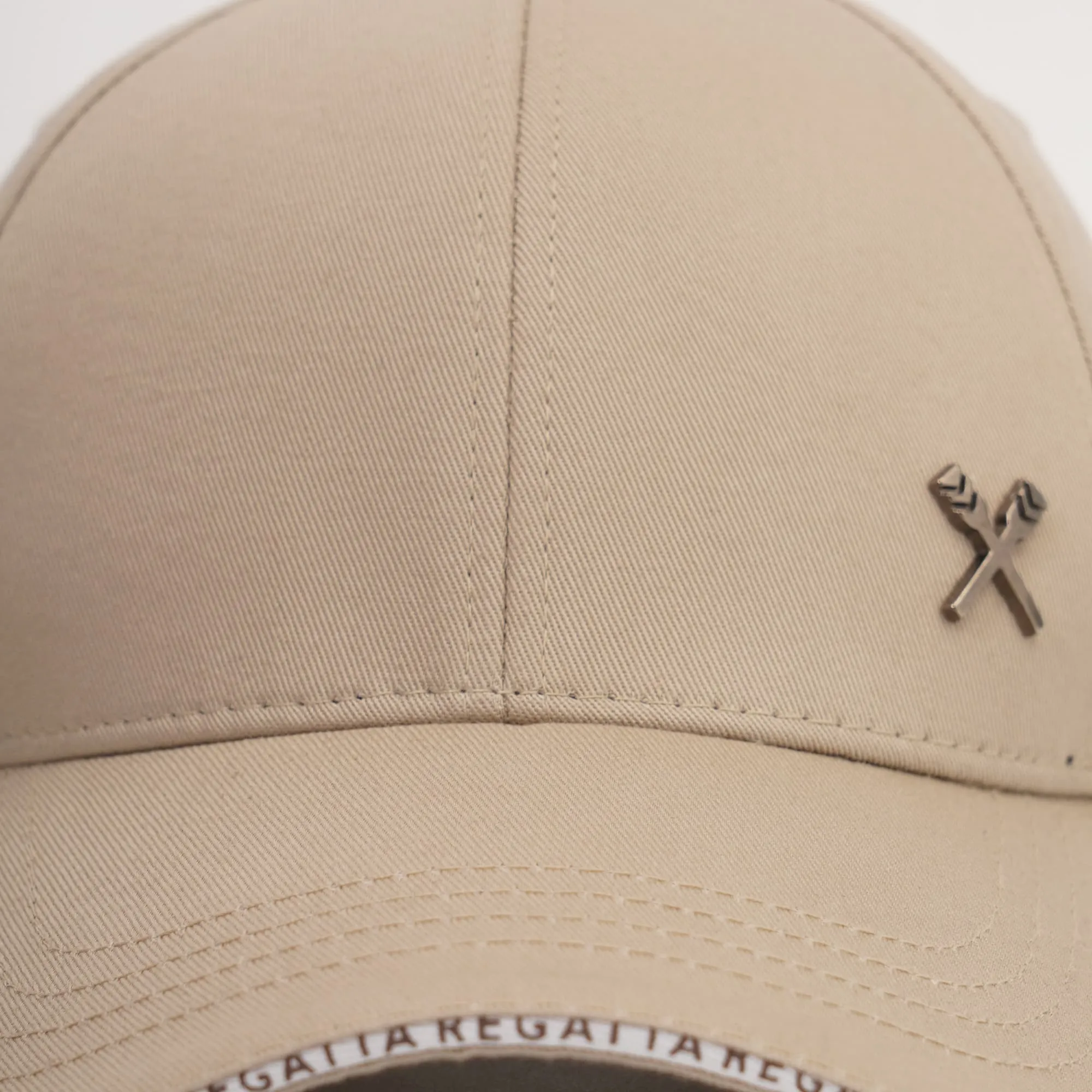 Regatta- Sandwich Bill Cap With Metal Oar