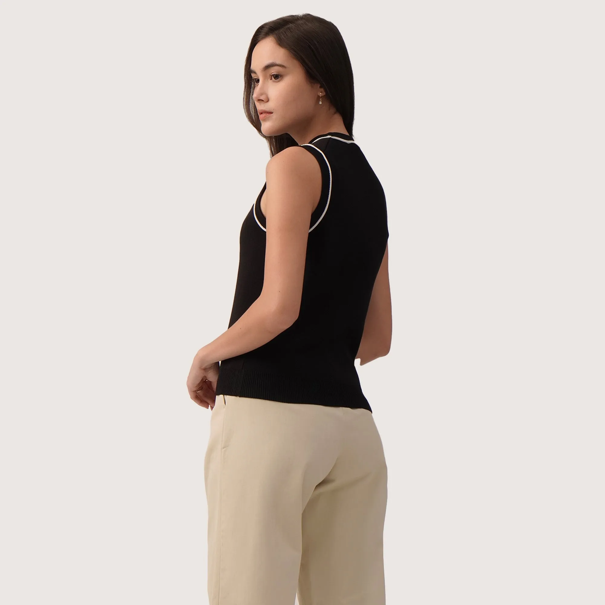 Regatta- Sleeveless Knit Top With Piping