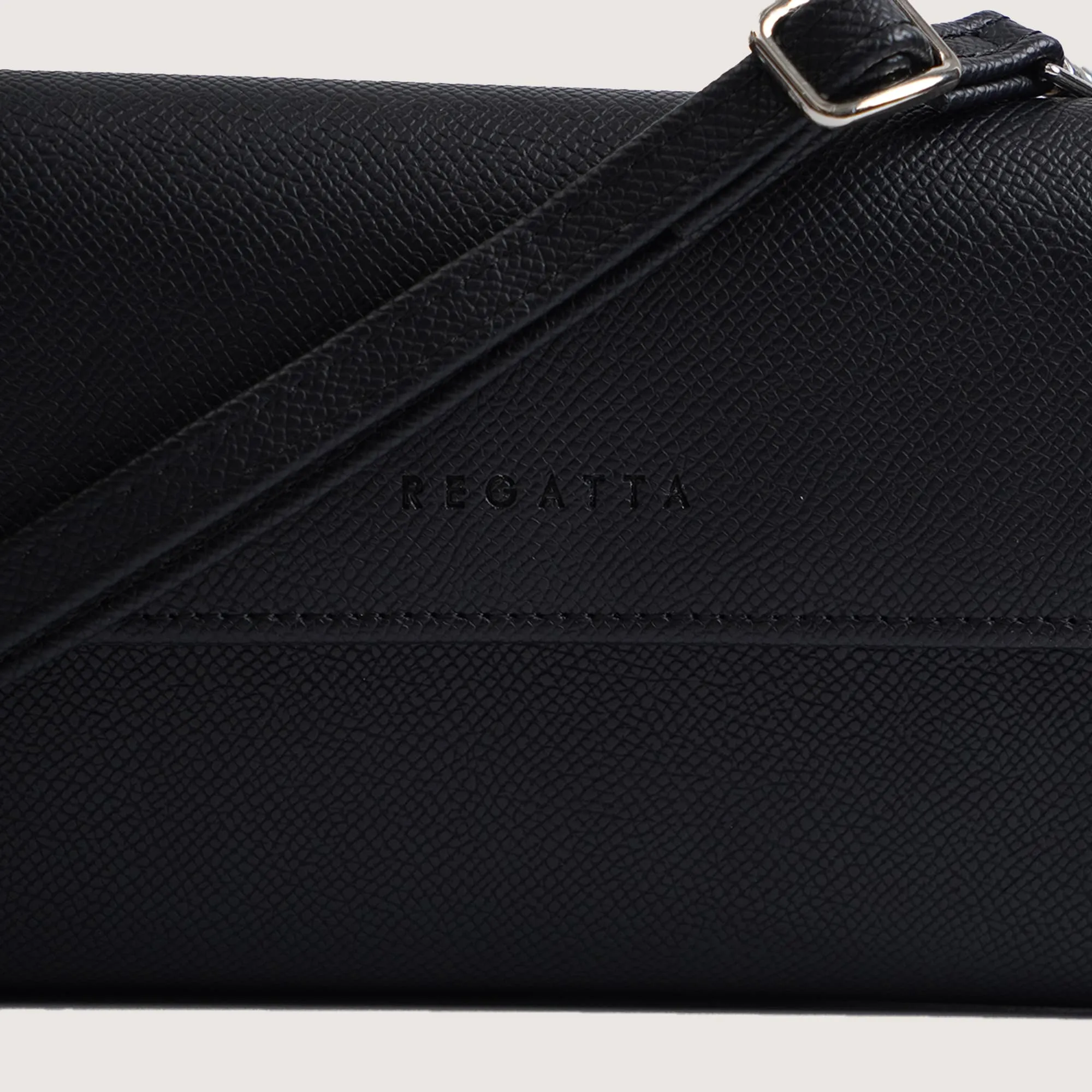 Regatta- Wallet With Strap